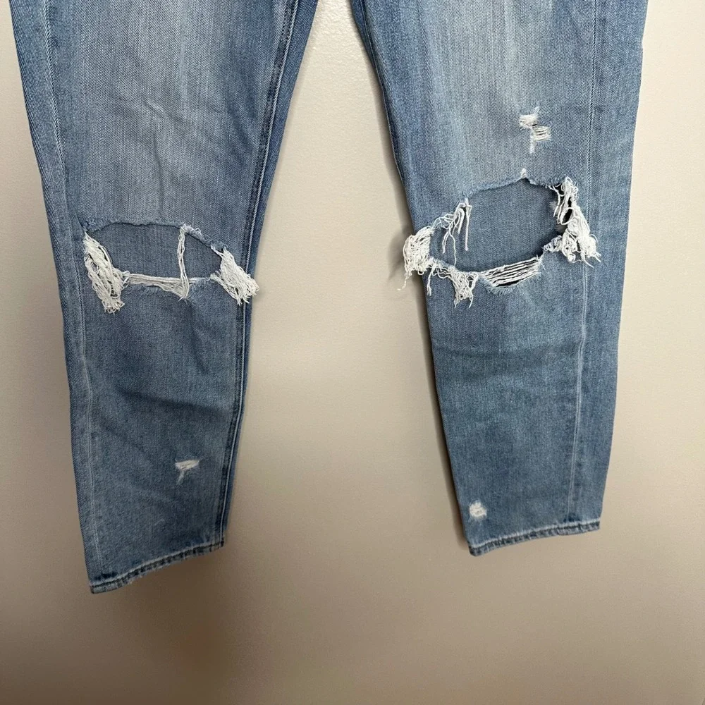 American Eagle‎ Outfitters Women's Mom Jeans Distressed Light Wash Size 4 Long